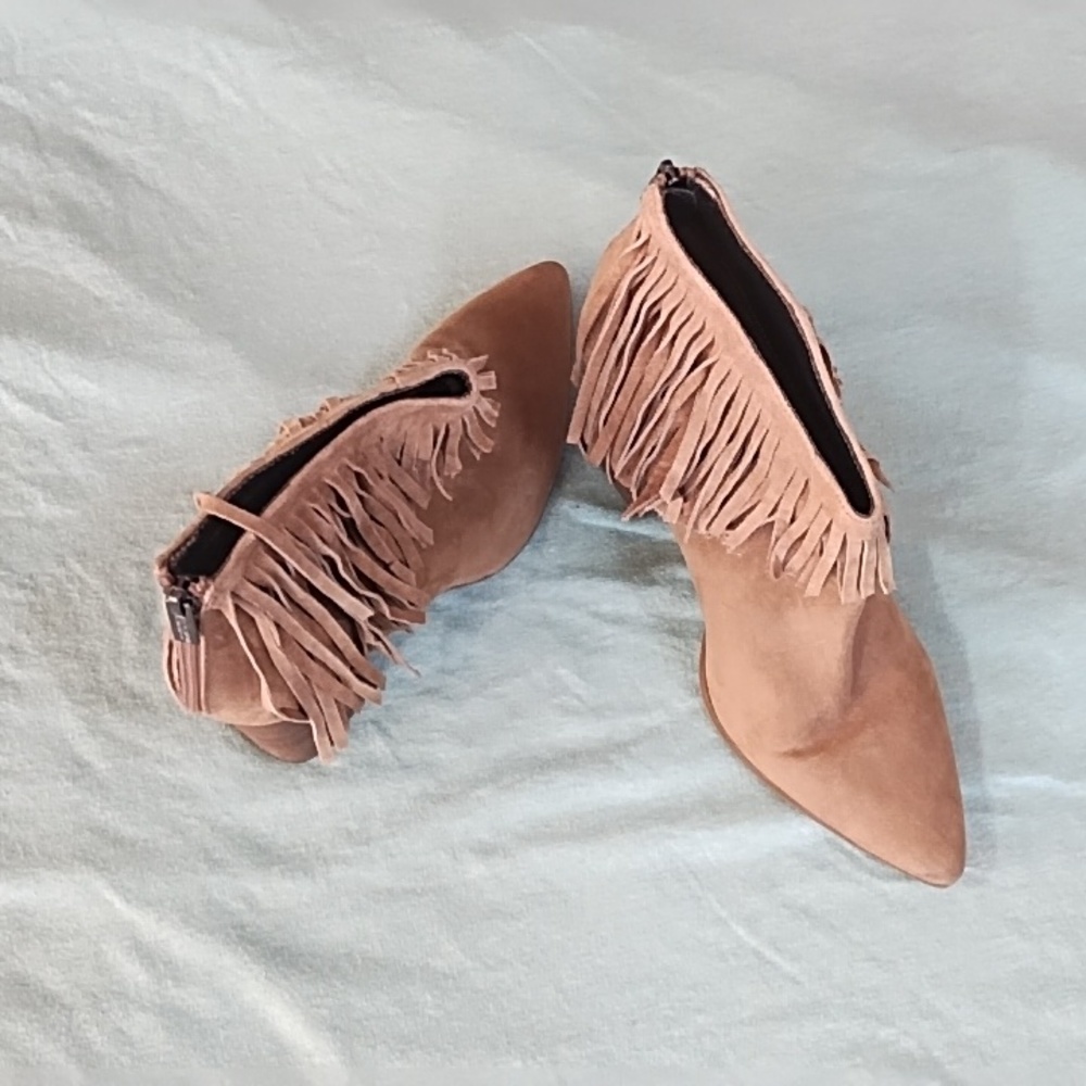 Kenneth Cole women shoes. Size 10 medium